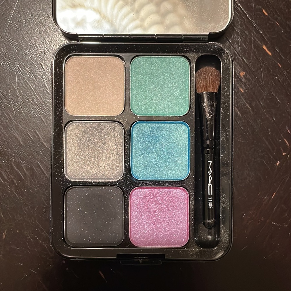 MAC Graphic Garden Eyeshadow Palette